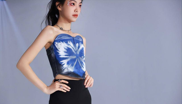中国独立设计师唐豆个人时装品牌WoodUFly公开首秀 思惟时代重力感